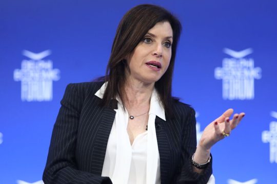 92 κατήγοροι για το email-gate